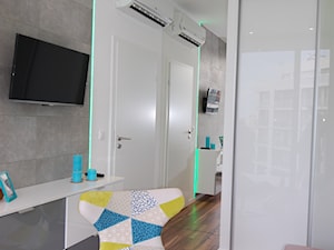 Mieszkanie w Warszawie Styl Nowoczesny - Mała biała sypialnia, styl nowoczesny - zdjęcie od Rajek Projektowanie Wnętrz