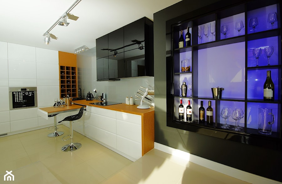 Kuchnia sercem domu - Duża otwarta z salonem szara z zabudowaną lodówką kuchnia w kształcie litery l, styl nowoczesny - zdjęcie od Rajek Projektowanie Wnętrz