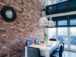 Apartament w Pile - Duża brązowa jadalnia jako osobne pomieszczenie, styl industrialny - zdjęcie od Rajek Projektowanie Wnętrz