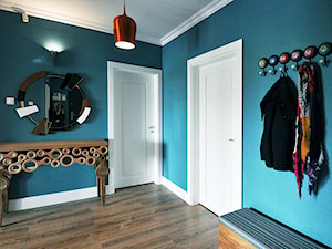 Mieszkanie na osiedlu Ludwinów - Duży z wieszakiem niebieski hol / przedpokój, styl nowoczesny - zdjęcie od Joanna Kłusak Architekt