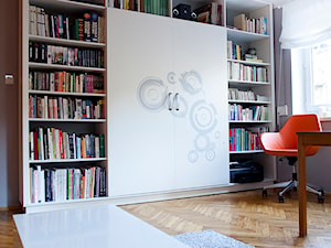 Regał - Mały salon z bibiloteczką, styl nowoczesny - zdjęcie od Joanna Kłusak Architekt