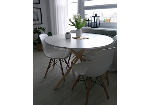 Pokój dzienny - Średnia biała szara jadalnia, styl skandynawski - zdjęcie od DotDesign