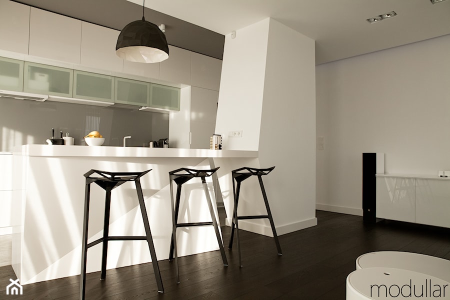 Apartament na Mokotowie - Otwarta kuchnia, styl nowoczesny - zdjęcie od MODULLAR