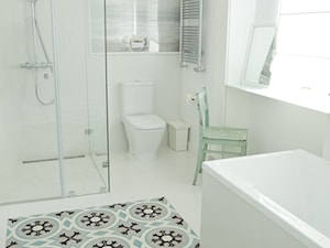 Zacisze - Mała średnia łazienka z oknem, styl skandynawski - zdjęcie od MODULLAR