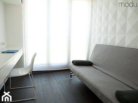 Aranżacje wnętrz - Biuro: Apartament na Mokotowie - Średnie z sofą z zabudowanym biurkiem białe biuro, styl nowoczesny - MODULLAR. Przeglądaj, dodawaj i zapisuj najlepsze zdjęcia, pomysły i inspiracje designerskie. W bazie mamy już prawie milion fotografii!