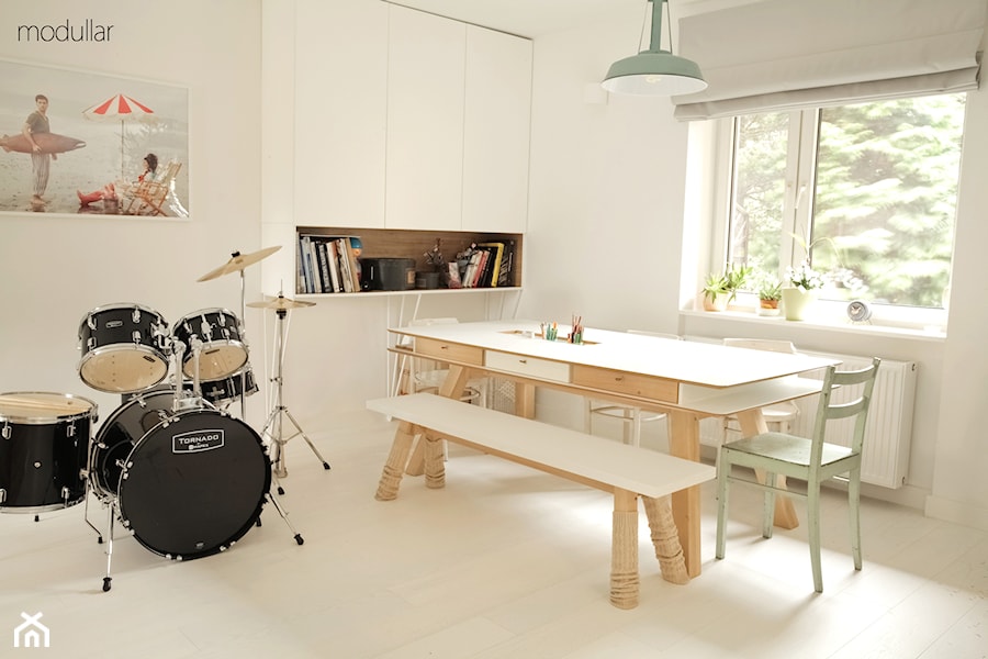 Zacisze - Mała biała jadalnia jako osobne pomieszczenie, styl skandynawski - zdjęcie od MODULLAR