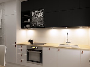 Czarno - biała kuchnia - zdjęcie od Femberg Architektura Wnętrz