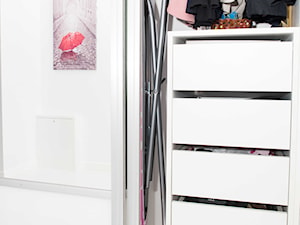Mieszkanie w Siedlcach - Białe Meble kuchenne z czarnym - Hol / przedpokój, styl nowoczesny - zdjęcie od Meble na wymiar Kulenty