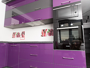 Fiolet i grafit w kuchni. - Kuchnia, styl nowoczesny - zdjęcie od Meble na wymiar Kulenty