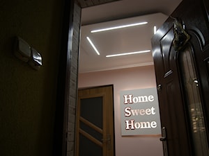 Lampa z wbudowanymi profilami LED