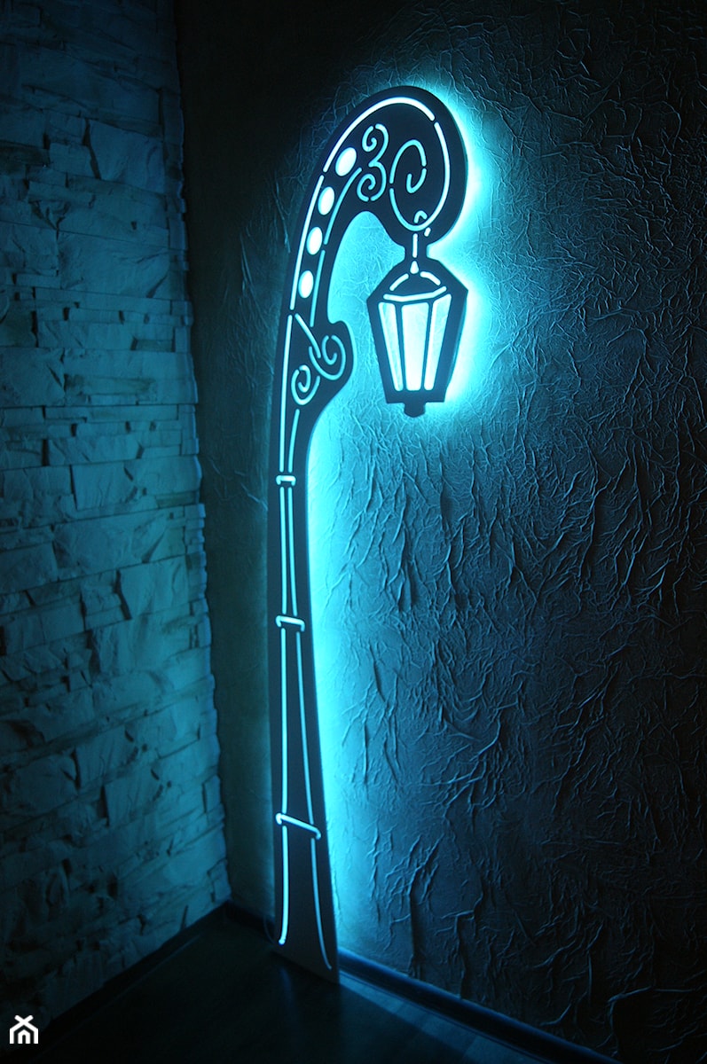 Oświetlenie LED w salonie, latarnia TKLED typ Barok 1 220 x 55cm - zdjęcie od TKLED Tomasz Kubik