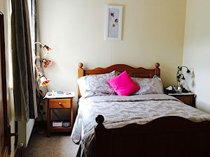 Metamorfoza sypialni romantyczki: PRZED - zdjęcie od InteriorsPL