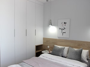 Przytulnie, nowocześnie, klimatycznie - Mała biała sypialnia, styl nowoczesny - zdjęcie od MK HOME
