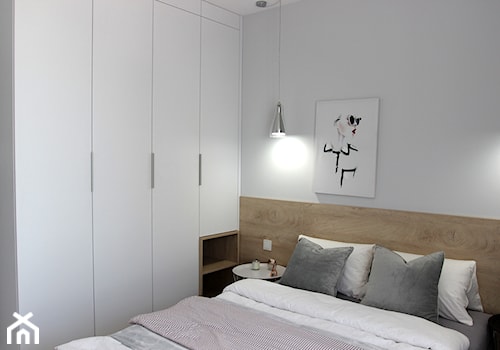 Przytulnie, nowocześnie, klimatycznie - Mała biała sypialnia, styl nowoczesny - zdjęcie od MK HOME