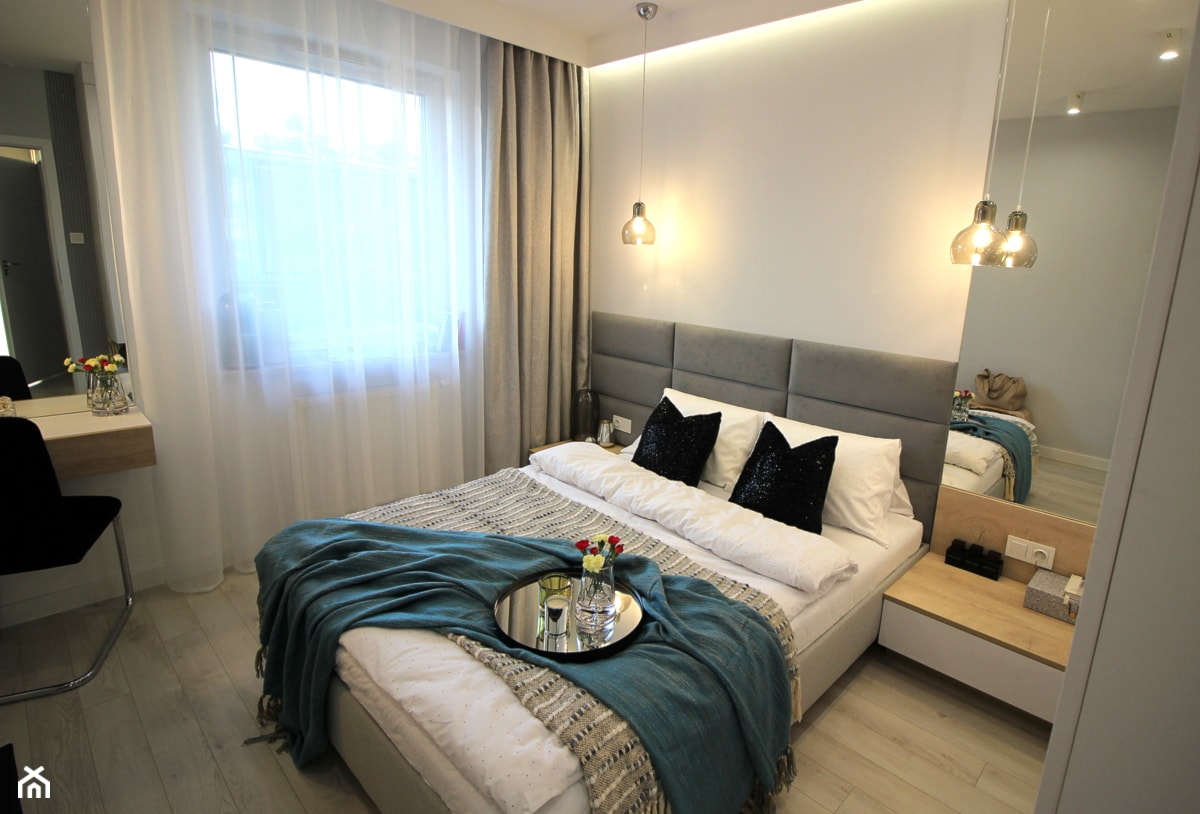 Rodzinne gniazdko, eleganckie i komfortowe - Średnia biała szara sypialnia, styl nowoczesny - zdjęcie od MK HOME - Homebook