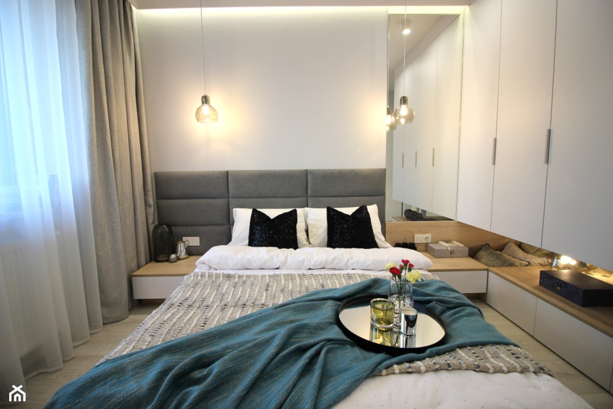 Rodzinne gniazdko, eleganckie i komfortowe - Średnia biała sypialnia, styl nowoczesny - zdjęcie od MK HOME - Homebook