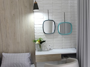 Eleganckie, nowoczesne, jasne mieszkanie w apartamentowcu - Mała biała sypialnia, styl nowoczesny - zdjęcie od MK HOME