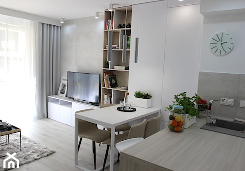 Eleganckie, nowoczesne, jasne mieszkanie w apartamentowcu - Mały biały szary salon z kuchnią z jadalnią z tarasem / balkonem, styl nowoczesny - zdjęcie od MK HOME