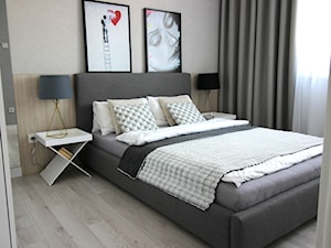 nowoczesnie, elegancko z klasą, szarosci ocieplone drewnem - Średnia szara sypialnia, styl nowoczesny - zdjęcie od MK HOME