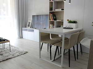 Eleganckie, nowoczesne, jasne mieszkanie w apartamentowcu - Mała biała jadalnia w salonie, styl nowoczesny - zdjęcie od MK HOME