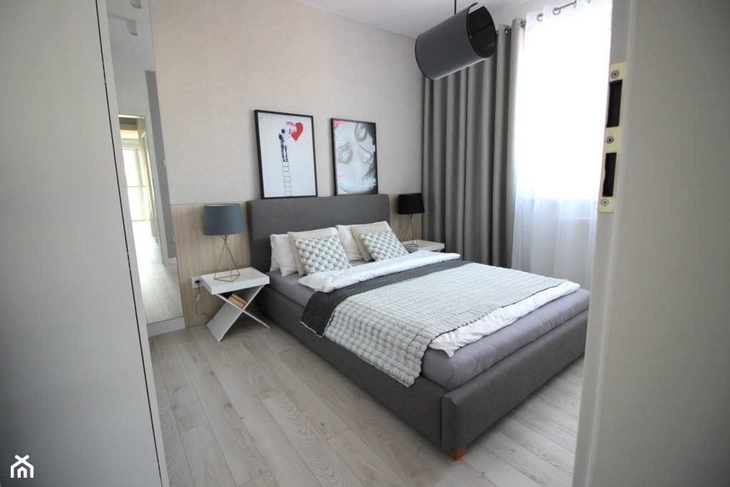 nowoczesnie, elegancko z klasą, szarosci ocieplone drewnem - Średnia beżowa sypialnia, styl nowoczesny - zdjęcie od MK HOME - Homebook