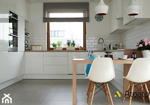 biała kuchnia w stylu skandynawskim - zdjęcie od StudioAtoato