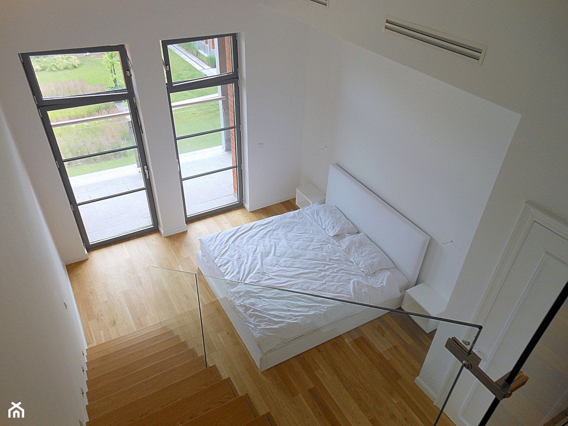 apartament loft city park - Średnia biała sypialnia, styl minimalistyczny - zdjęcie od StudioAtoato - Homebook
