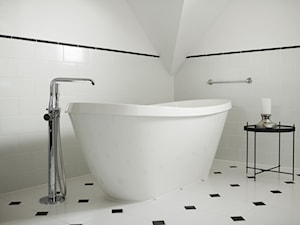 łazienka czarno biała - zdjęcie od StudioAtoato