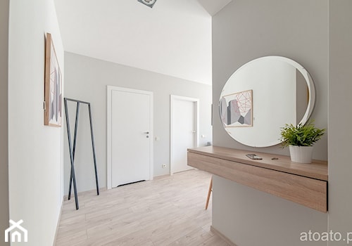 apartament na wynajem - Średni szary hol / przedpokój, styl minimalistyczny - zdjęcie od StudioAtoato