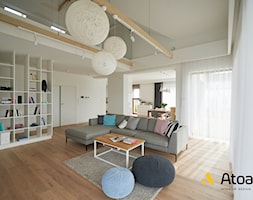 salon z antresolą - zdjęcie od StudioAtoato - Homebook