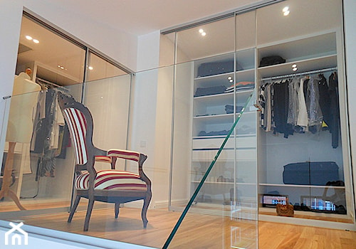 apartament loft city park - Średnia otwarta garderoba na poddaszu, styl minimalistyczny - zdjęcie od StudioAtoato
