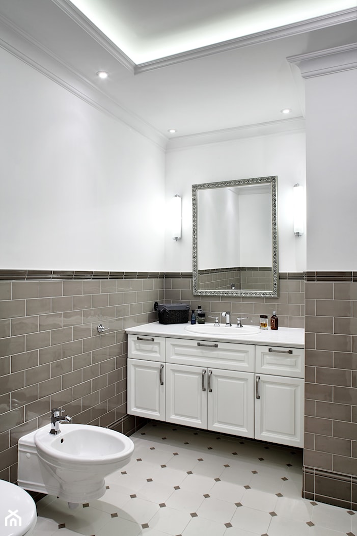 Mokotów Park - Średnia bez okna z punktowym oświetleniem łazienka, styl tradycyjny - zdjęcie od architekt Roland Stańczyk | RS Studio Projektowe - Homebook