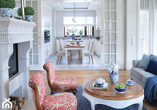 Konstancja in BLUE - Średni biały salon z kuchnią z jadalnią, styl glamour - zdjęcie od architekt Roland Stańczyk | RS Studio Projektowe