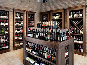 FINE WINE & SPIRITS - zdjęcie od architekt Roland Stańczyk | RS Studio Projektowe