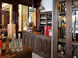 FINE WINE & SPIRITS - Wnętrza publiczne, styl industrialny - zdjęcie od architekt Roland Stańczyk | RS Studio Projektowe