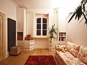Mieszkanie w kamienicy na Kromera w Warszawie - Średni biały pokój dziecka dla nastolatka dla dziewczynki, styl skandynawski - zdjęcie od Natasza Dubiel