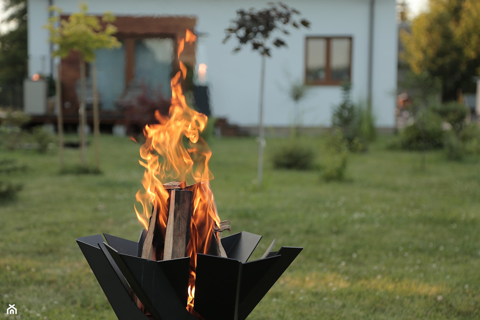 PALENISKO OGRODOWE FIRE/BASKET - zdjęcie od Kratki.pl - Homebook