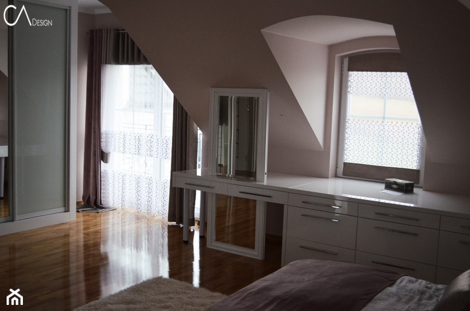 Sypialnia. Kolejna odsłona pięknej rezydencji. Na oknach Pierre Cardin. - Sypialnia, styl tradycyjny - zdjęcie od CA DESIGN - BOUTIQUE TKANIN - Homebook