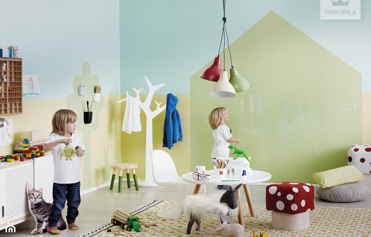kreatywny kącik w pokoju dziecka w pastelowych barwach
