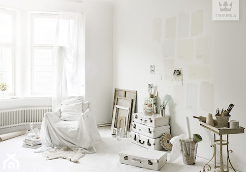 Kolekcja Tikkurila Color Now - Średni biały salon, styl skandynawski - zdjęcie od Tikkurila