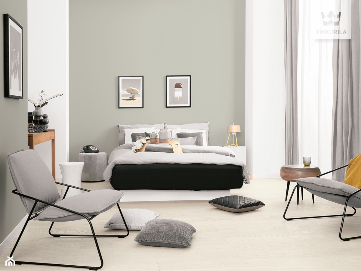 Kolekcja Tikkurila Color Now - Duża biała szara sypialnia - zdjęcie od Tikkurila - Homebook