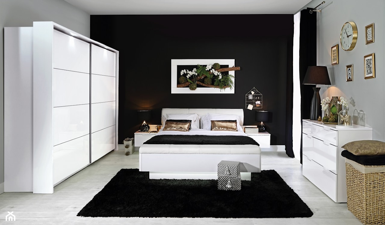 białe meble do sypialni, sypialnia w stylu eklektycznym, białe łóżko, biała komoda, biała szafa, czarne ściany
