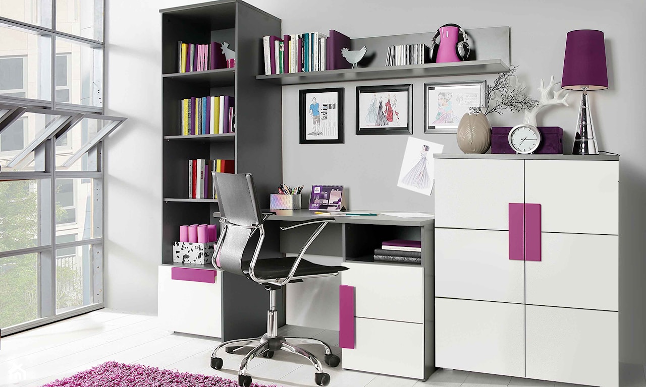 nowoczesny pokój z fioletowymi wstawkami z biurkiem i krzesłem idealny dla ucznia