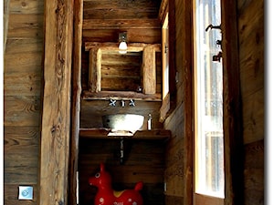 Wnętrza w starym drewnie - Łazienka, styl rustykalny - zdjęcie od alldeco