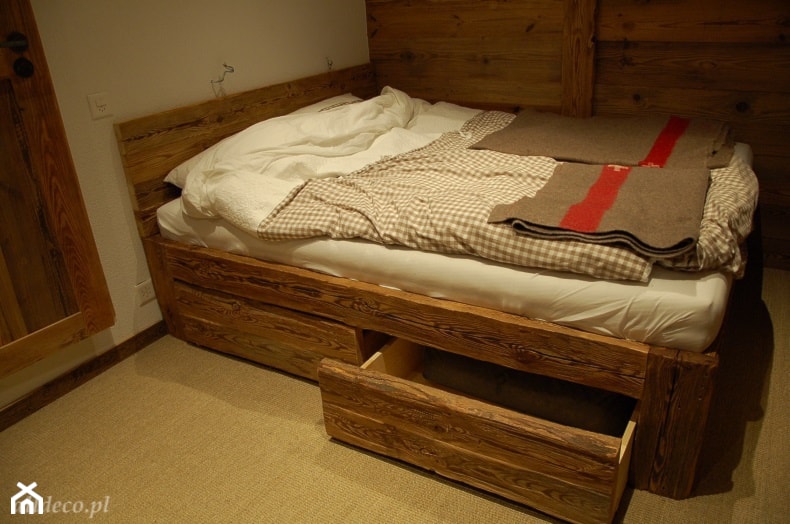 Łóżko ze starego drewna - zdjęcie od alldeco