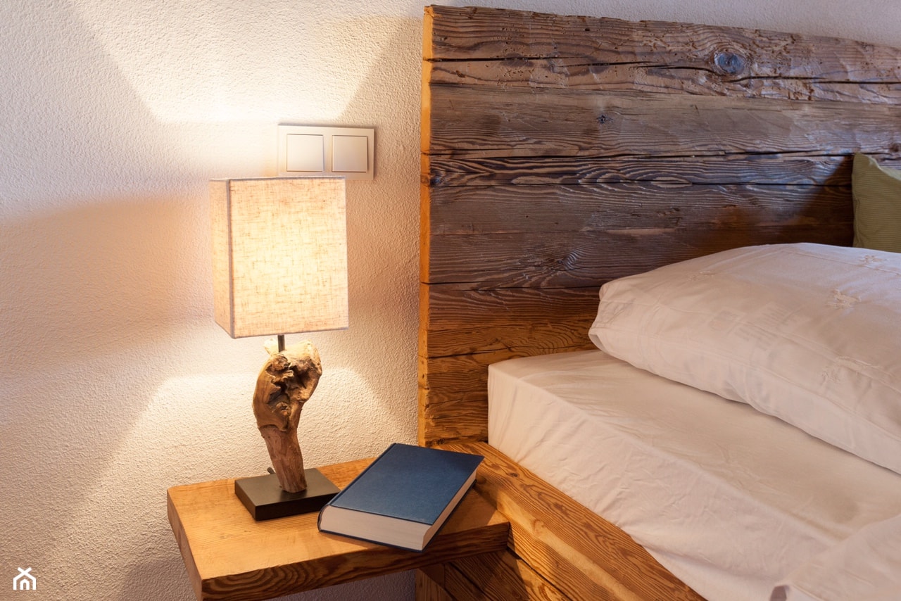 Mała szara sypialnia, styl tradycyjny - zdjęcie od alldeco - Homebook