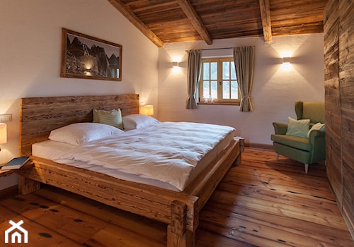 Średnia szara sypialnia na poddaszu, styl tradycyjny - zdjęcie od alldeco