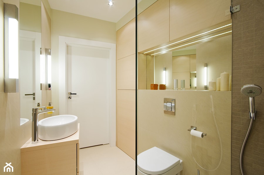 Apartament Saska - Mała bez okna z lustrem z punktowym oświetleniem łazienka, styl nowoczesny - zdjęcie od BB Studio - Projektowanie Wnętrz