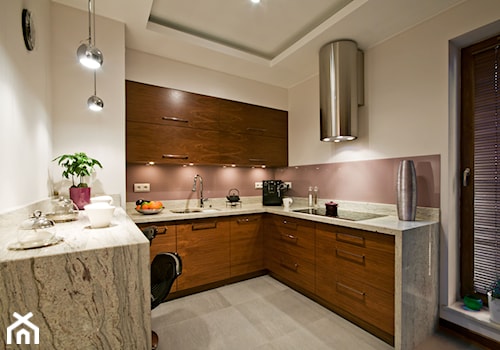 Ząbki - Średnia otwarta biała z zabudowaną lodówką kuchnia w kształcie litery u, styl nowoczesny - zdjęcie od BB Studio - Projektowanie Wnętrz