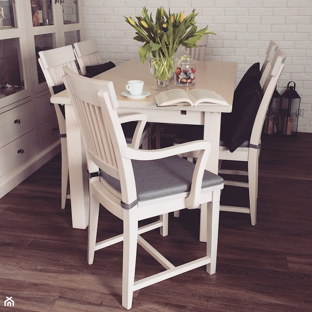 Stół i Krzesla z litego drewna brzozowego w kolorze ecru. - zdjęcie od BKMeble - Homebook
